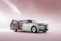 "Soi" Rolls-Royce Phantom độc bản cảm hứng từ hoa anh đào