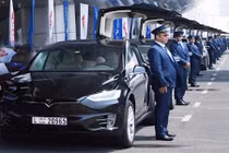 “Phát thèm” với dàn ôtô Tesla tiền tỷ được làm taxi