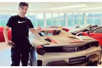 Tậu 2 siêu xe và thông báo tìm vợ sau khi trúng 225 tỷ đồng