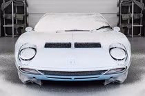 Xem quá trình dán bảo vệ sơn cho siêu xe Lamborghini Miura SV