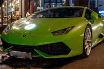 Phan Thành “dắt bò” Lamborghini Huracan hơn 20 tỷ dạo phố