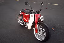 Honda Super Cub độ bánh ôtô "siêu to khổng lồ" ở Tây Ninh