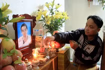 Lặng người những bàn thờ lập sẵn đón công nhân mất tích ở Rào Trăng 3 trở về