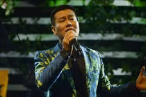 Ca sĩ Tuấn Phương đang hôn mê và nguy kịch, nhiều nghệ sĩ chung tay hỗ trợ