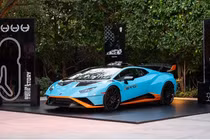 Lamborghini Huracan STO tại Bảo tàng Nghệ thuật Đương đại Miami