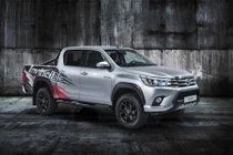 Toyota ra mắt bán tải Hilux phiên bản đặc biệt 