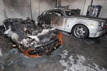 “Xót lòng” nhìn dàn siêu xe tiền tỷ cháy trơ khung 