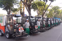 Cận cảnh "siêu xe" tiền tỷ dọn rác ở Hà Nội