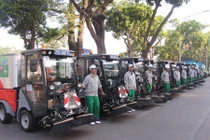 Cận cảnh "siêu xe" tiền tỷ dọn rác ở Hà Nội