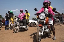 Nữ lái xe ôm tại Liberia chống cướp như thế nào?