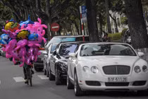 Ngắm phố siêu xe tiền tỷ nổi tiếng nhất Hà thành 