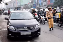 Mức phạt lỗi không xi nhan, chuyển làn ôtô và xe máy năm 2021