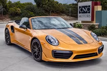 Porsche 911 Turbo S Cabriolet hiếm hoi rao bán 7,44 tỷ đồng