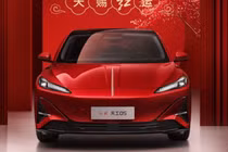 Hongqi Tiangong 05 - sedan điện hạng sang chạy 750 km/lần sạc