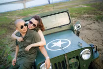 Cặp đôi Hà Thành chụp ảnh cưới "cực chất” bên Jeep cổ