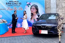 Lâm Vỹ Dạ tậu VinFast Lux A2.0 hơn 1 tỷ đồng