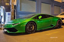 Siêu bò Lamborghini Huracan xanh lá “đi guốc” Forgiato tại Sài Gòn