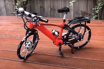 Chi tiết xe đạp địa hình được làm bằng 999 mảnh ghép LEGO