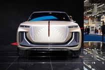 Ngắm xe sang "Tàu" Hongqi E115 mượn dáng của Rolls-Royce