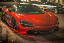 Dàn siêu xe trăm tỷ đồng dạo phố Hà Nội đêm cuối tuần