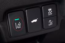 Những hãng xe ôtô có hệ thống hỗ trợ giữ làn đường tốt nhất