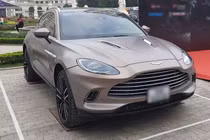 Aston Martin DBX màu Satin Solar hơn 16 tỷ về tay đại gia Hà Nội