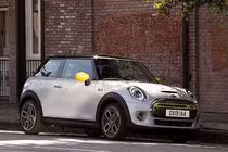 Xe ôtô MINI Cooper SE chạy điện đầu tiên có gì hot?