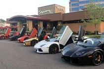 Đại gia Việt kéo dàn xe triệu đô chạy hành trình xuyên Mỹ