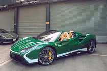 Đại gia Bình Phước đổi màu siêu xe Ferrari 488 Spider đón Tết