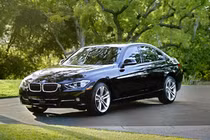 BMW “đánh bại” Mercedes lên hạng xe sang số 1 tại Mỹ