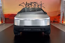 Tesla Cybertruck bằng "xương bằng thịt" tại Thái Lan, Minh Nhựa phát thèm