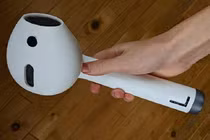 Tai nghe AirPod độc nhất quả đất, muốn làm mất cũng khó 