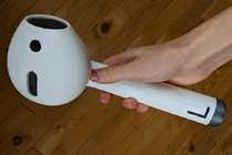 Tai nghe AirPod độc nhất quả đất, muốn làm mất cũng khó 