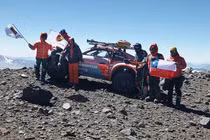 Chiếc Porsche 911 "lên đỉnh" 6.734m bằng nhiên liệu điện tử e-fuel