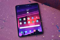 Sửa màn hình Samsung Galaxy Fold ngốn tới 13,8 triệu đồng 