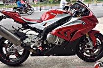 “Quỷ đỏ” BMW S1000RR 2015 độ full đồ chơi tại Việt Nam