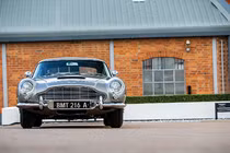 Aston Martin DB5 đắt nhất của James Bond đã có chủ