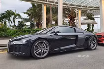 “Chạm mặt” Audi R8 V10 Plus siêu bóng bẩy ở Sài Gòn