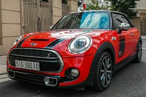 "Soi" MINI Cooper S mui trần hơn 1,7 tỷ ở Sài Gòn 