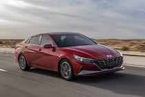 “Soi” chi tiết những công nghệ mới trên Hyundai Elantra 2021