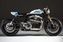 Harley Sportster 883 biến hình xe đua drag “mông bự” 