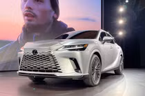 Soi chi tiết thiết kế Lexus RX 2023 vừa bị người dùng “ném đá“