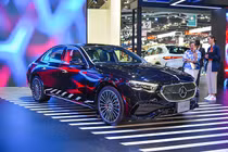 Mercedes-Benz E-Class 2024 "sang, xịn, mịn" từ 2,7 tỷ sắp về Việt Nam