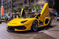 Lamborghini Aventador SVJ hơn 50 tỷ dính lỗi bung nắp động cơ
