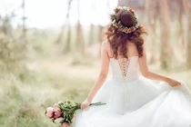 Chuẩn bị đi trăng mật, cô dâu điên đầu khi chồng đưa mẹ đi theo!