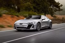 Audi e-tron GT 2025 tăng gần 500 triệu đồng, nhưng mạnh hơn
