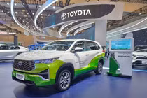Toyota Innova Hybrid 2025 chạy bằng nhiên liệu sinh học ra mắt