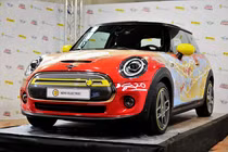 Ngắm MINI Cooper SE chạy điện phiên bản siêu anh hùng “Tia chớp“