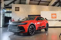 Chiếc xe Toyota Crown 2023 từ 938 triệu đồng tại Mỹ có gì hay?