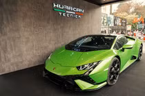 Lamborghini Huracan Tecnica gần 19 tỷ ra Hà Nội đón Tết Quý Mão